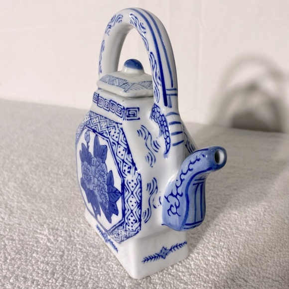 Vintage White Blue Flower Chinese Ceramic Teapot - Picture 10 of 14